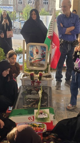 مزار مطهر شهدای شهر کلیشاد و سودرجان غبارروبی و عطرافشانی شد