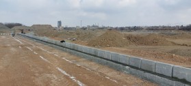 ادامه عملیات زیرسازی زمین چمن مصنوعی فوتبال توسط  معاونت عمران شهرداری