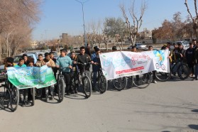 به مناسبت هفته هوای پاک، همایشی با حضور دانش‌آموزان و شهروندان در پارک ساحلی کلیشاد و سودرجان برگزار شد
