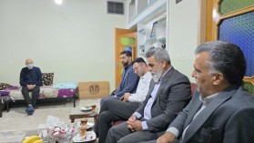عیادت شهردار و اعضای شورای اسلامی از حاج علی هدایت، از معتمدین شهر به مناسبت دهه کرامت