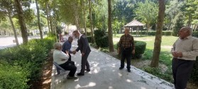 بازدید میدانی شهردار و رئیس شورای اسلامی شهر کلیشاد و سودرجان از پارک ساحلی و گفت‌وگوی صمیمی با شهروندان