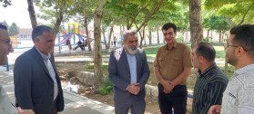 بازدید میدانی شهردار و رئیس شورای اسلامی شهر کلیشاد و سودرجان از پارک ساحلی و گفت‌وگوی صمیمی با شهروندان