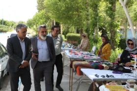 بازدید شهردار و اعضای شورای اسلامی شهر از مشاغل خانگی به مناسبت هفته مشاغل خانگی