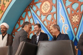 تجلیل و قدردانی مهندس مختاری شهردار کلیشاد و سودرجان از خیرین گرانقدر شهر در همایش هوشمندسازی مدارس شهرستان، با حضور استاندار و مسئولین