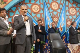 تجلیل و قدردانی مهندس مختاری شهردار کلیشاد و سودرجان از خیرین گرانقدر شهر در همایش هوشمندسازی مدارس شهرستان، با حضور استاندار و مسئولین