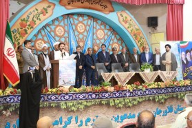 تجلیل و قدردانی مهندس مختاری شهردار کلیشاد و سودرجان از خیرین گرانقدر شهر در همایش هوشمندسازی مدارس شهرستان، با حضور استاندار و مسئولین